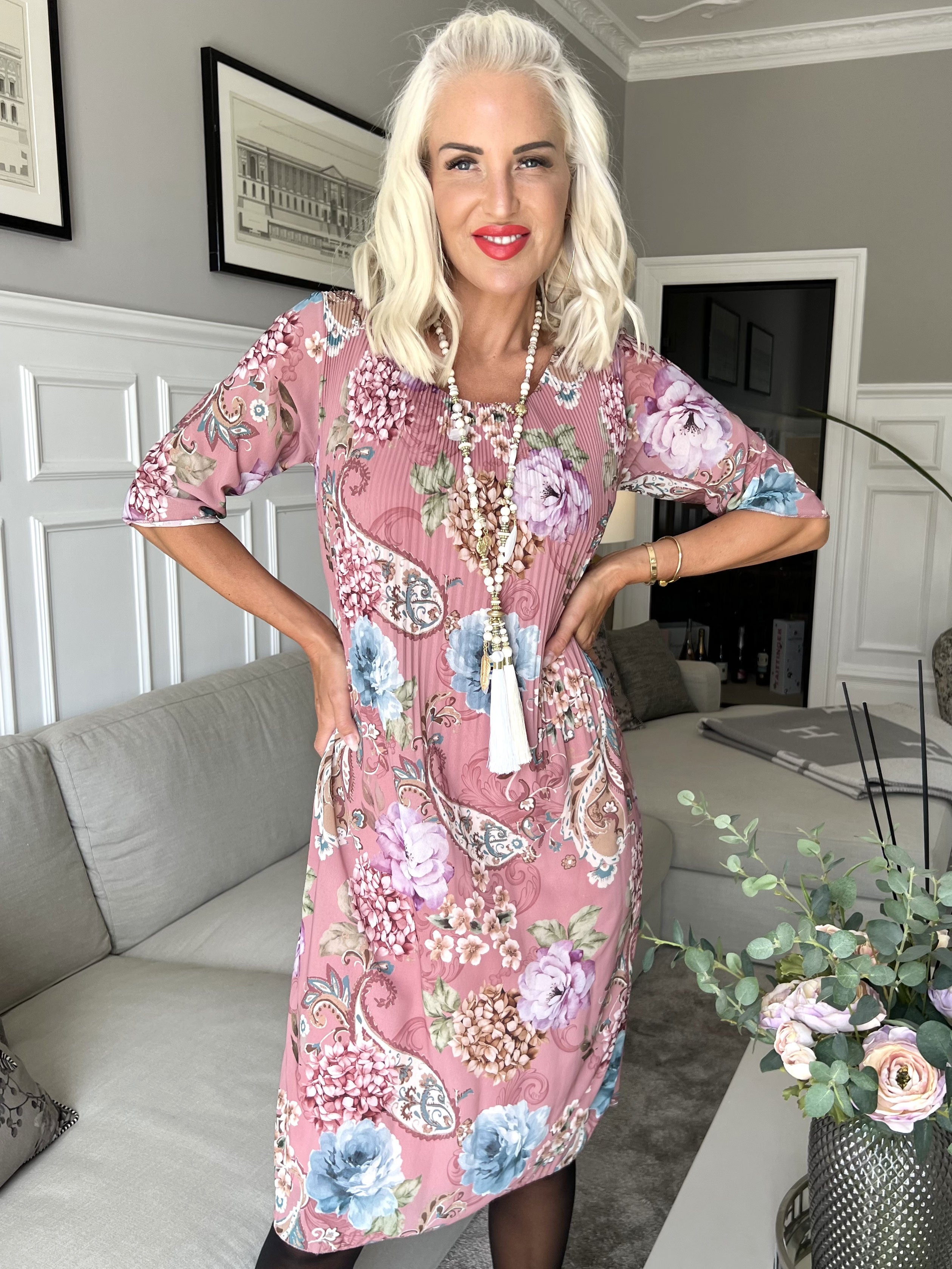 Zion Flower - Plisseret kjole med blomsterprint